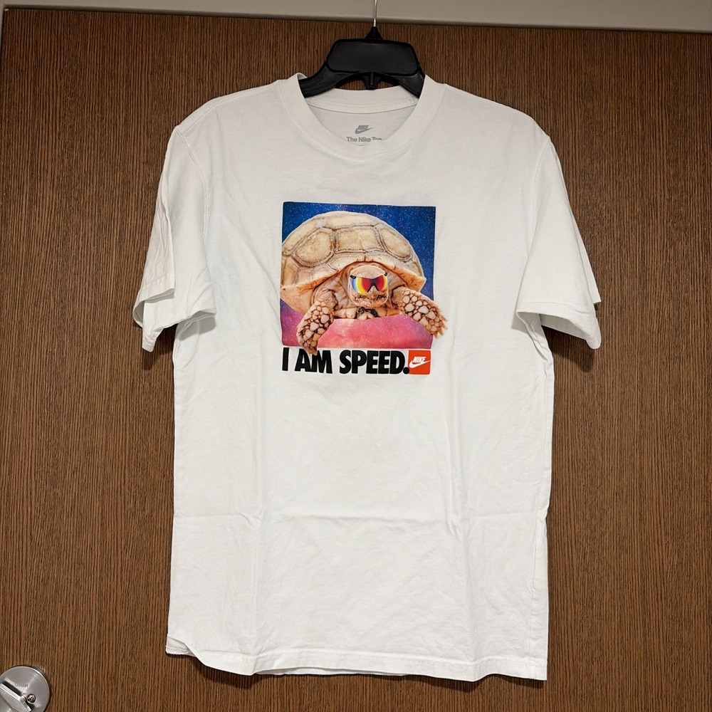 Nike Graphic Loose Fit T-Shirt "I Am Speed" Turtle White FD1350-100 Men's XS
